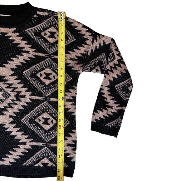 Lumiere Women's Sweater, Geometric Pattern, Size Medium - Picture 3 of 6